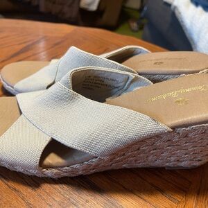 Tommy Bahama Women's Beige Slip on Wedge Sandals Size 8.5